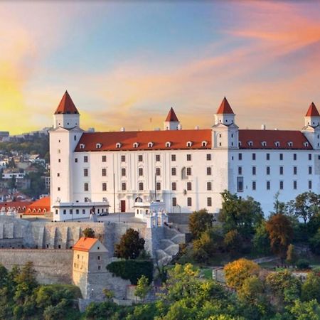 Apartman Matty V Tichom Dvore Priamo V Centre Bratislava Ngoại thất bức ảnh