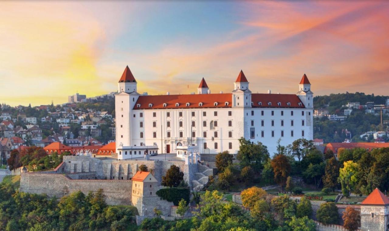 Apartman Matty V Tichom Dvore Priamo V Centre Bratislava Ngoại thất bức ảnh